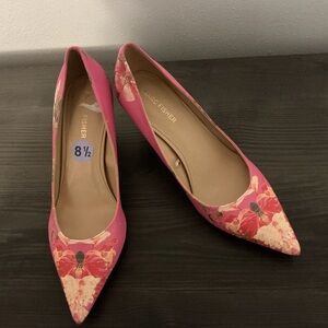 Marc Fisher NWOT Pink Floral Women's Pump Shoes. Size 8 1/2.